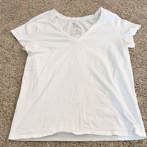 Gap Classic White V-Neck Tee - Women's